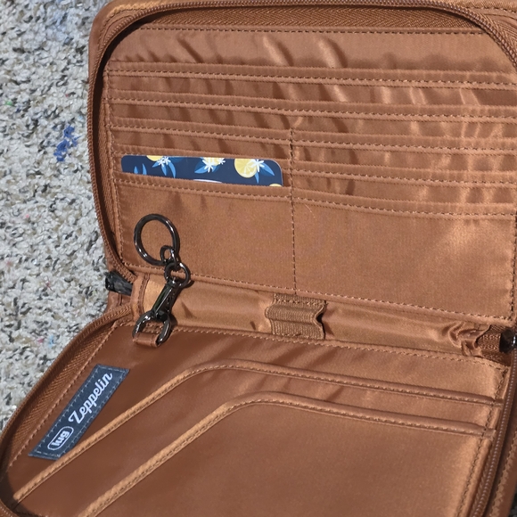 hand Painted Lug Brown Zipper Wallwt, Nwt. Sealed - Picture 3 of 4